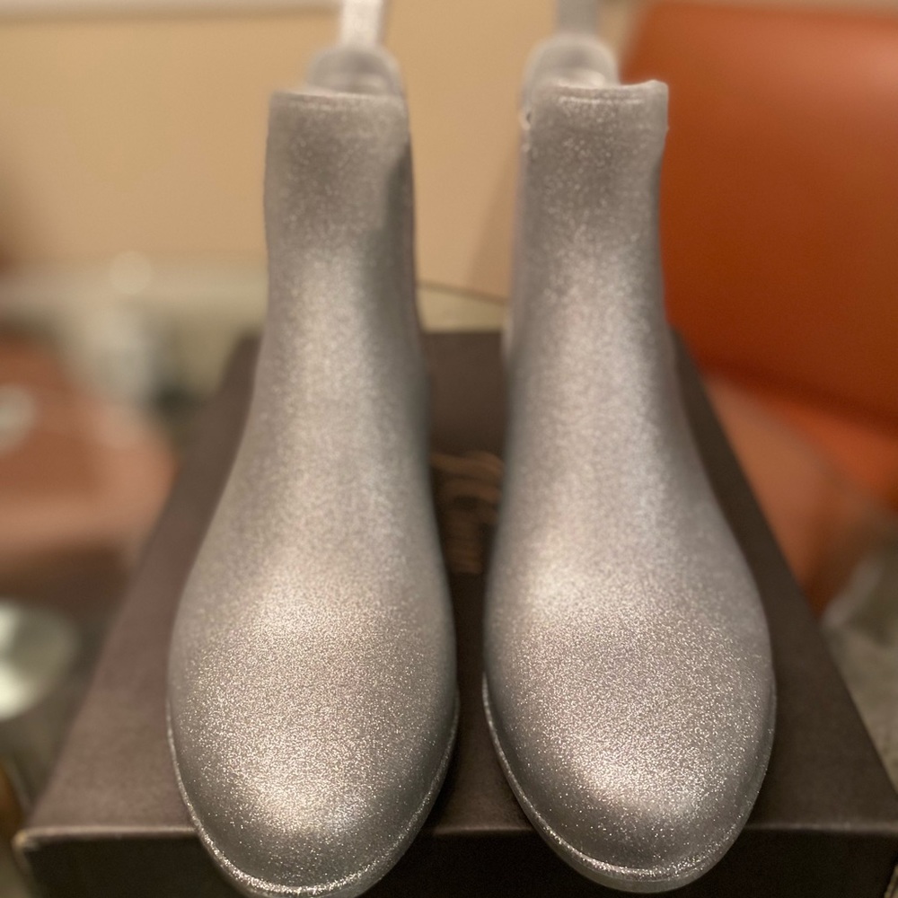 New in box, J Crew Chelsea Rain boots Size 7
